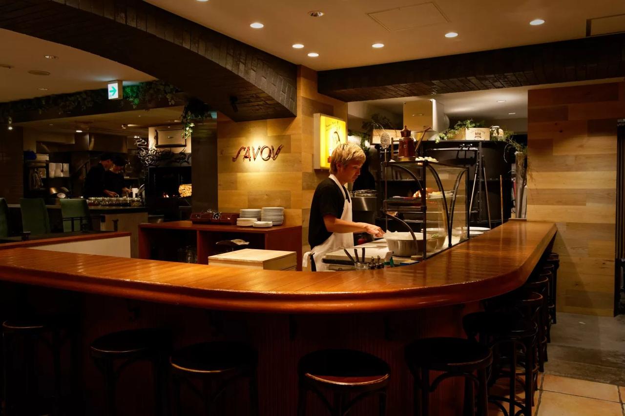 画像1: SAVOY 麻布十番本店|薪窯が生む“究極のナポリピザ”をカウンターで