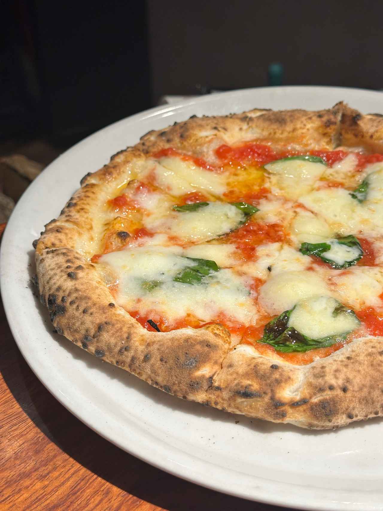 画像2: 【麻布十番×とっておきの一軒】「SAVOY」のカウンタースタイルの窯焼きピザが今アツい