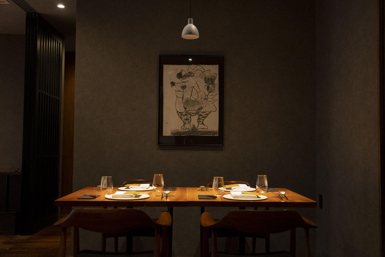 画像2: 料理を引き立てるシンプル＆スタイリッシュ空間