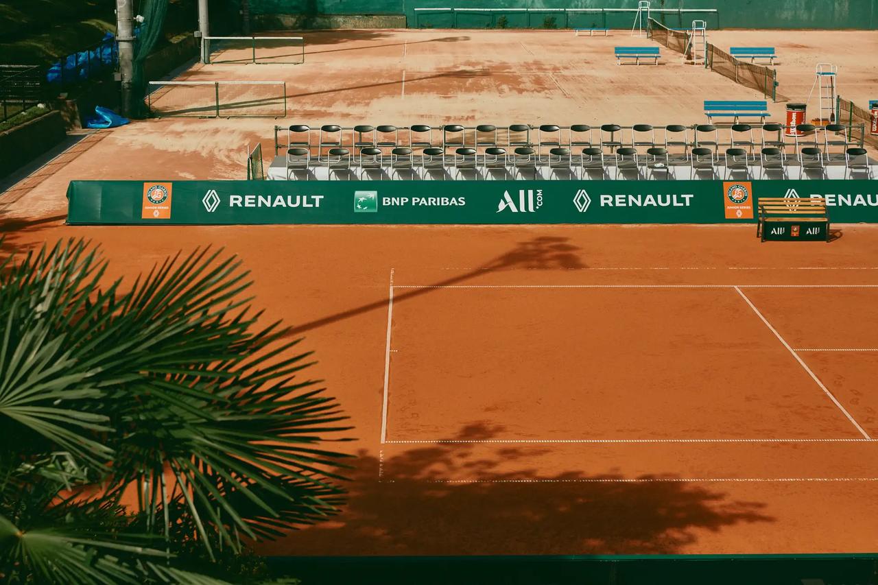 画像: 赤土のテニスコート「レッドクレーコート」　Photo @FFT