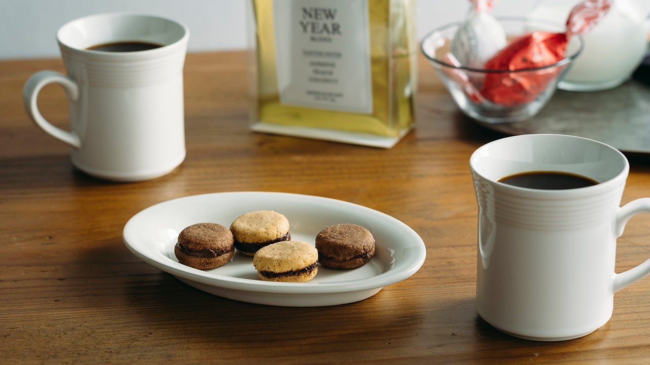 画像: 特別なブレンドコーヒーと甘いお供