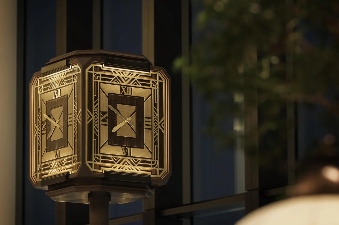 画像: ピーコック・アレーを象徴する時計台