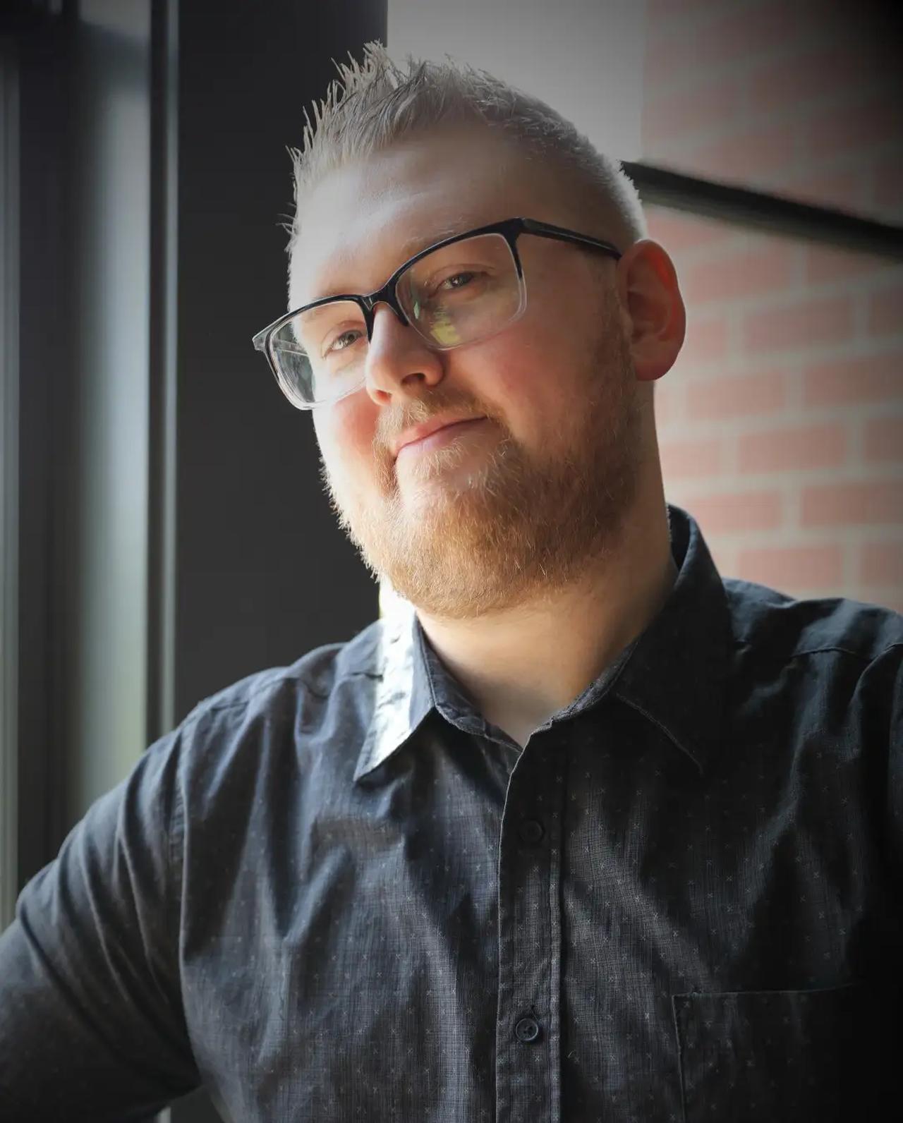 画像: ドリンクと相性の良いフードは、組み合わせることでそれぞれの味わいを引き立たせるだけでなく、そのドリンク体験を新たな高みに引き上げる可能性も秘めています。そこで、米国 シアトルのスターバックス本社で商品開発を行っている担当者による、「アールグレイブロッサムティーラテ」との相性抜群なフードをご紹介します。 (スターバックス・コーポレーション グローバルチャネルデベロップメントR&Dケニー・バレンタ)