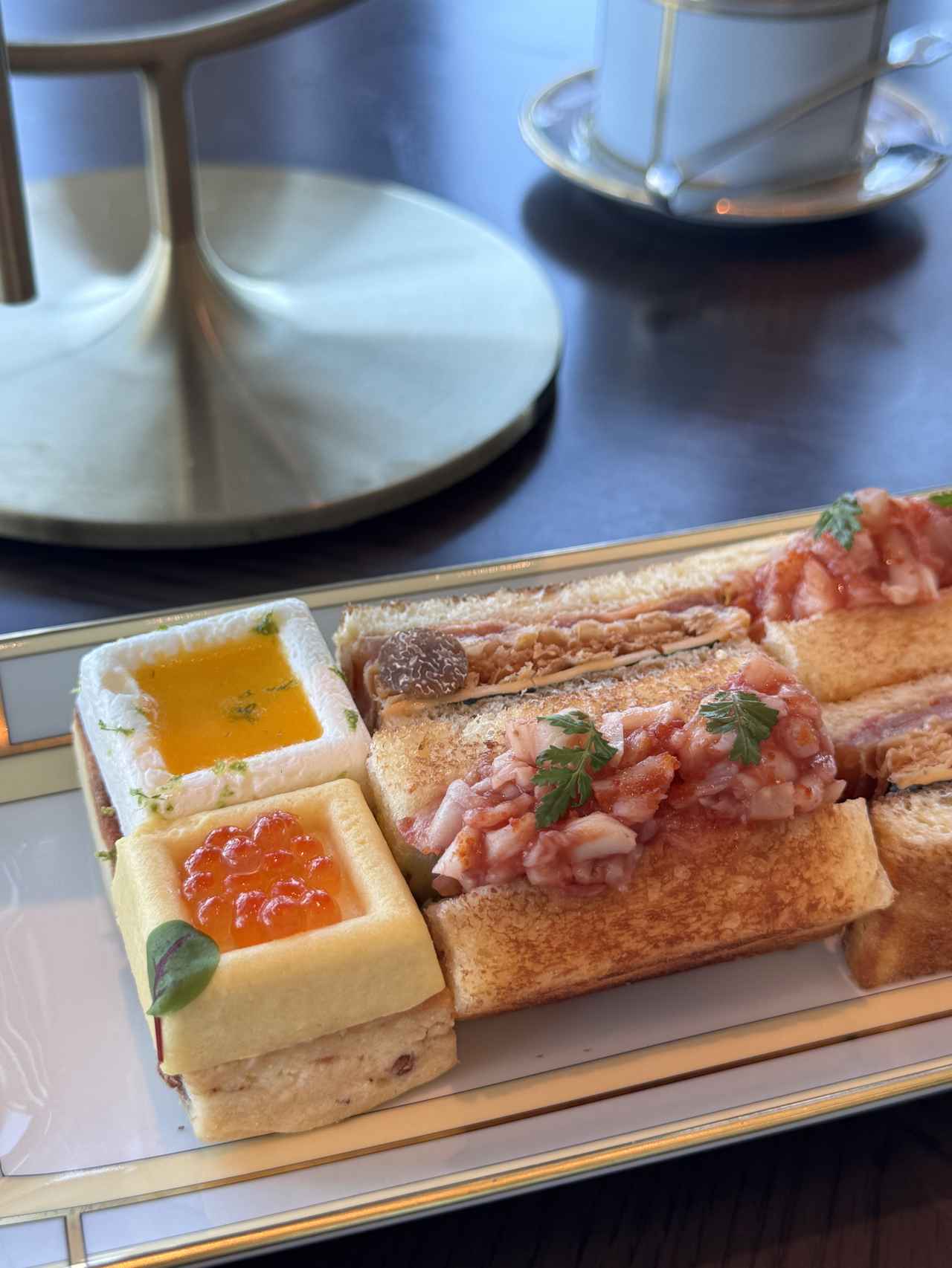 画像: スコーンの上にトッピングがされていて視覚でも楽しめます