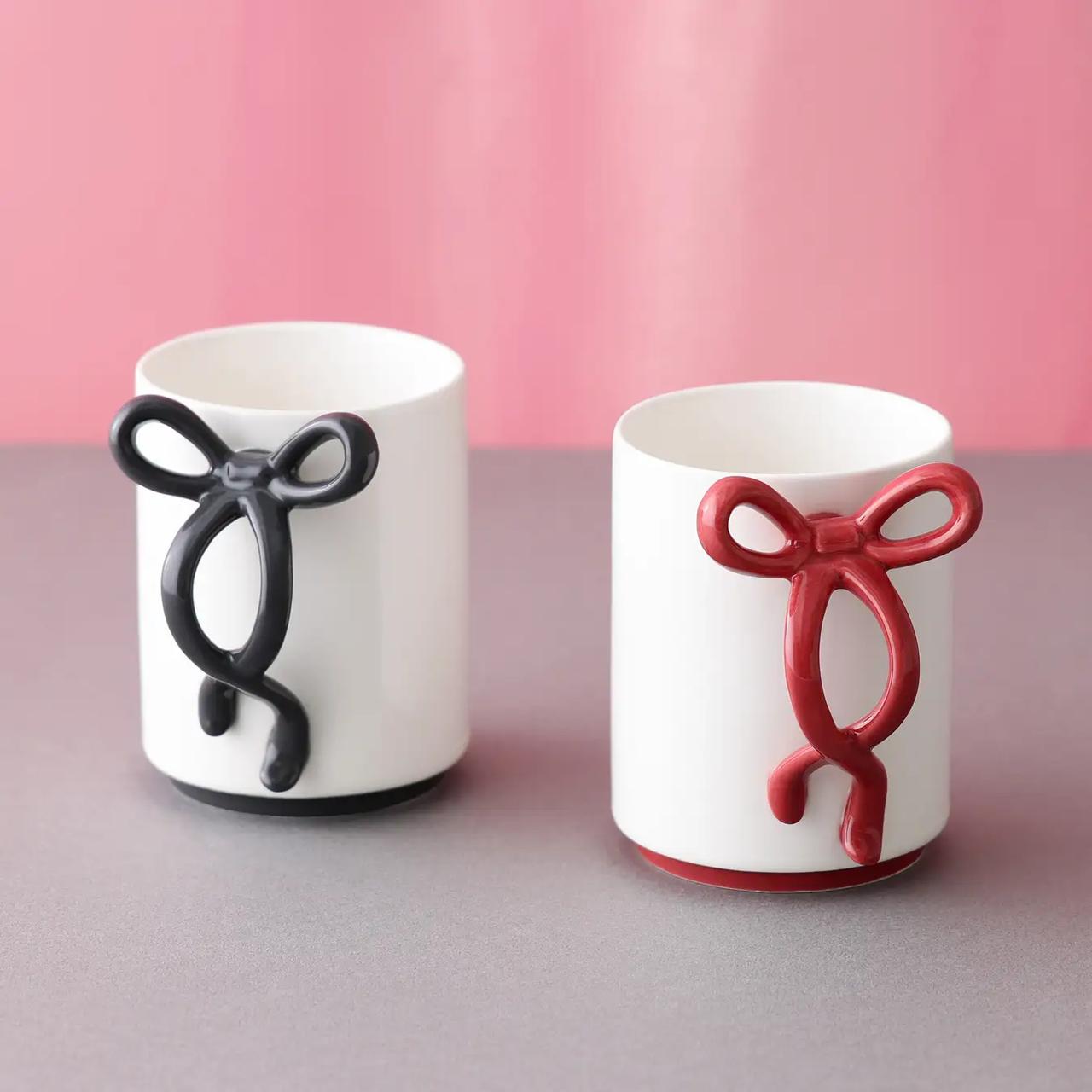 画像: 【商品名】リボンマグ 【種類】グレー（青山店限定） レッド（新宿サザンテラス店限定） 【価格】1,500円