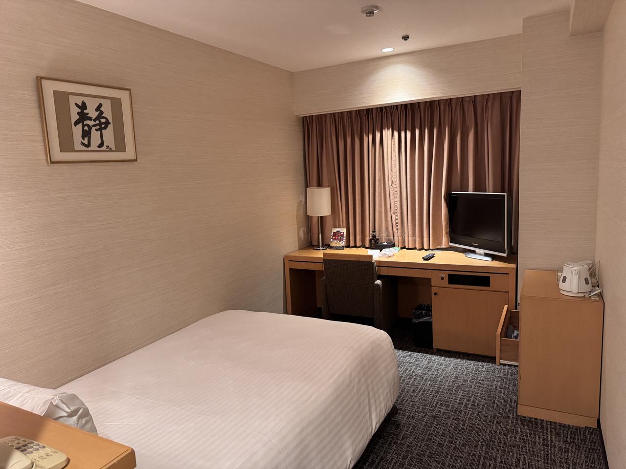 画像1: コンパクトながら、仕事がしやすい客室