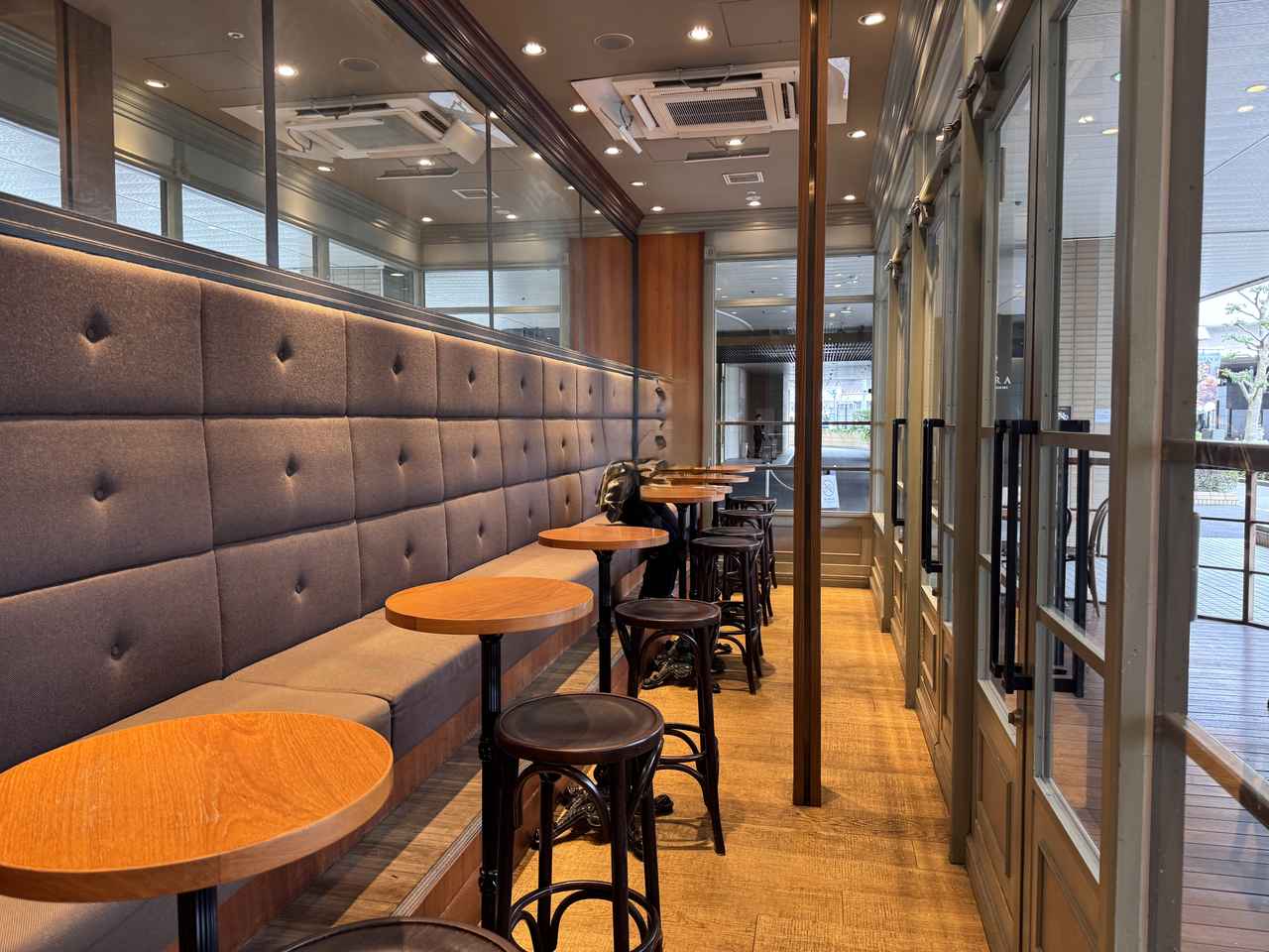 画像: イートイン、テラス席もあります!