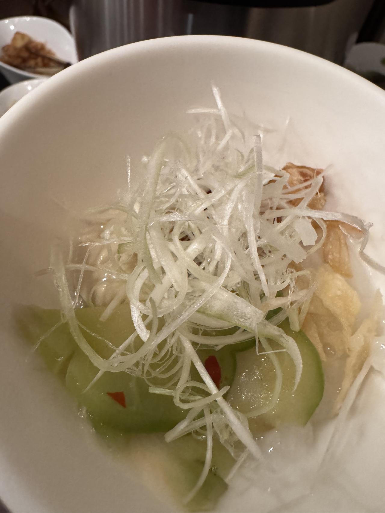 画像: 自由にトッピングが楽しめる中国粥