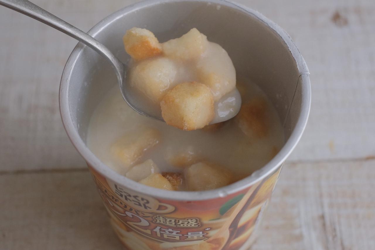 画像6: ●「じっくりコトコトこんがりパン 超盛 燻製香じゃがいもポタージュ」