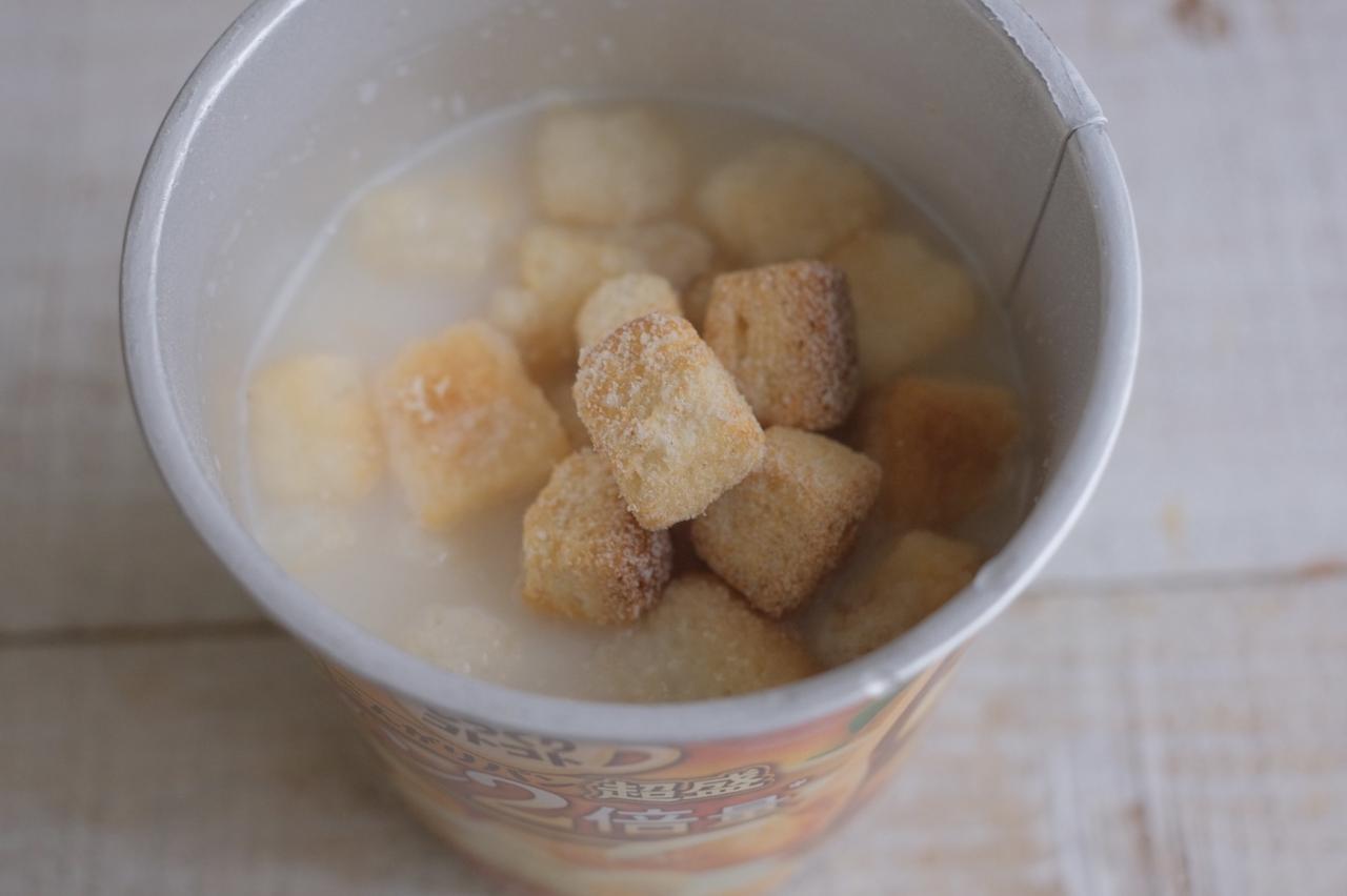 画像5: ●「じっくりコトコトこんがりパン 超盛 燻製香じゃがいもポタージュ」