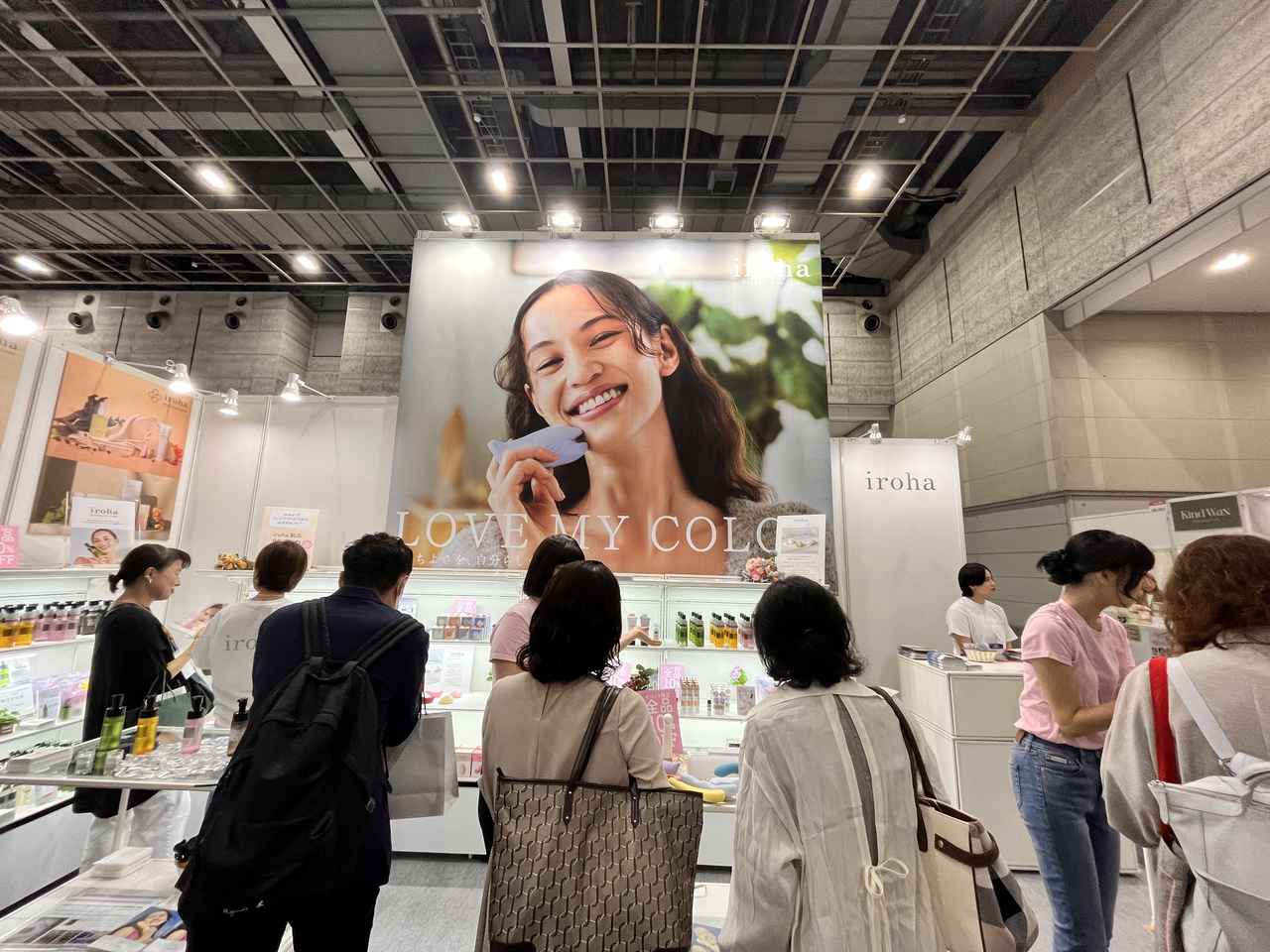 画像: 実際に商品を手に取る場所がないからこそ