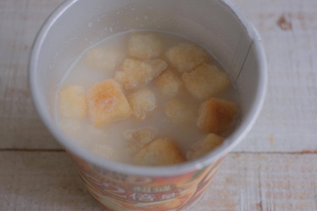 画像4: ●「じっくりコトコトこんがりパン 超盛 燻製香じゃがいもポタージュ」