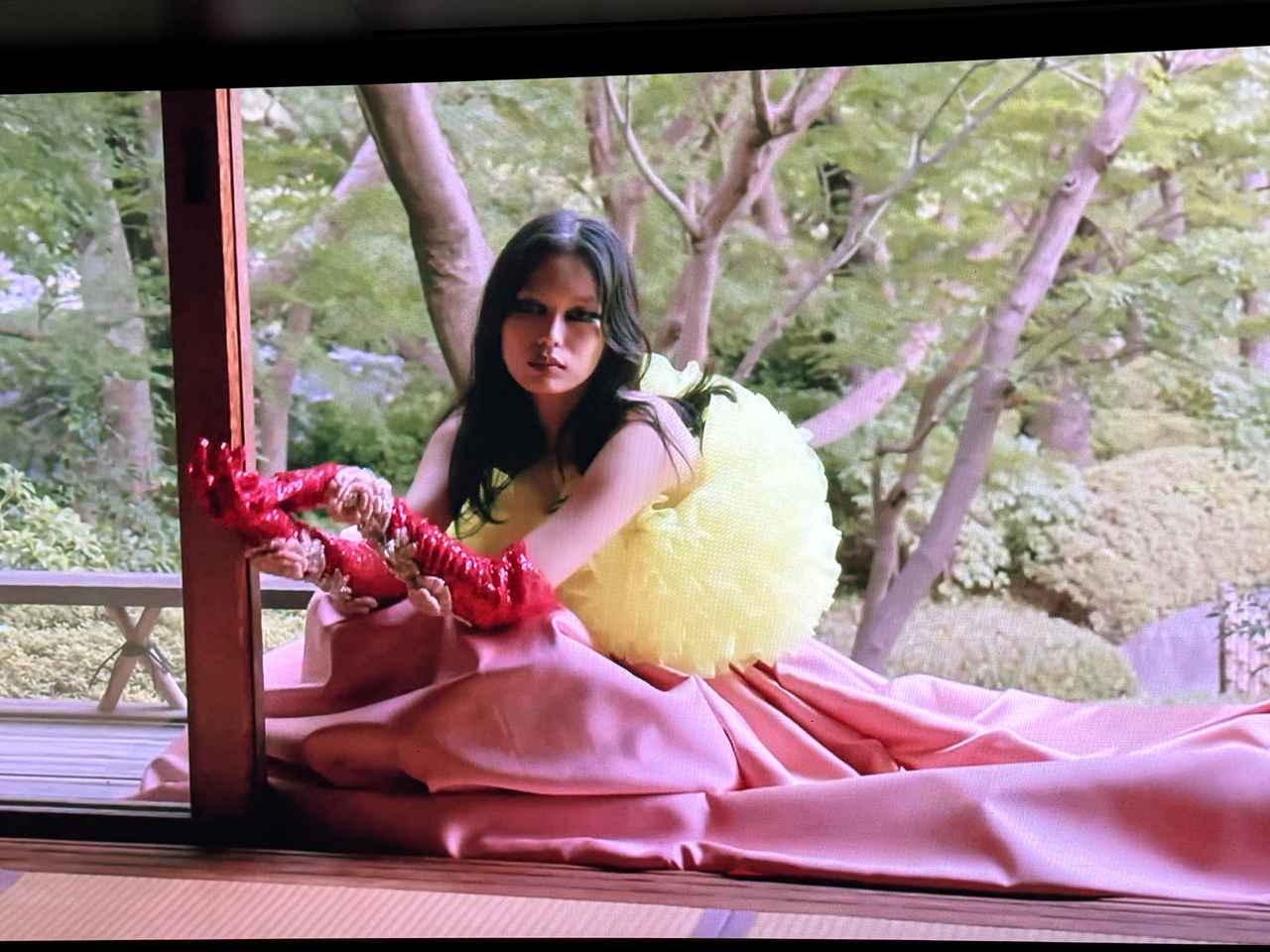 画像3: 八芳園でのみ着用可能♡唯一無二の祝福を纏う【TOMO KOIZUMI × KOTOHOGI】特別なウエディングドレスが誕生