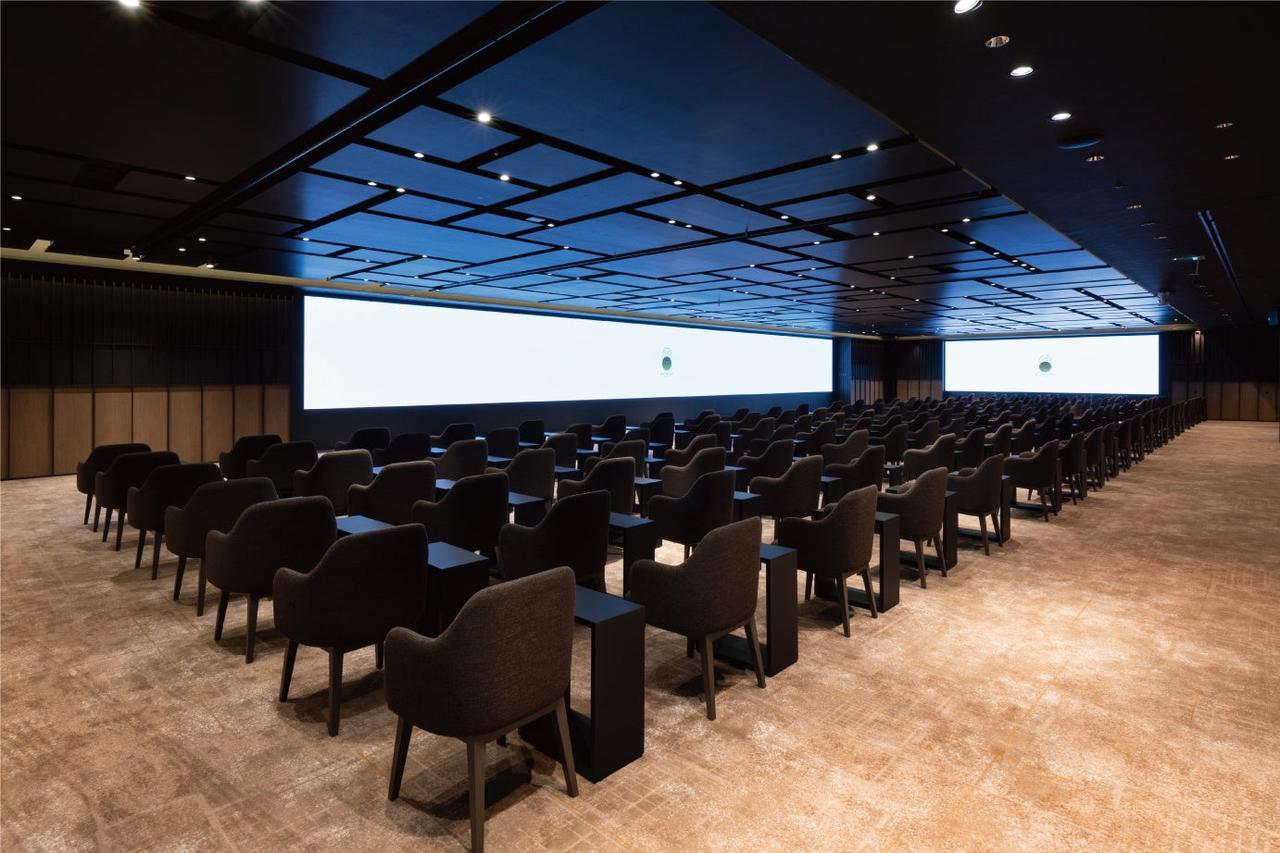 画像: 【概要】 ・ラウンジ：85㎡ ・会場　 ：562㎡／収容人数　スクール 140名、シアター 322名（サイドテーブル付き 189名） ・天井高：3.1m