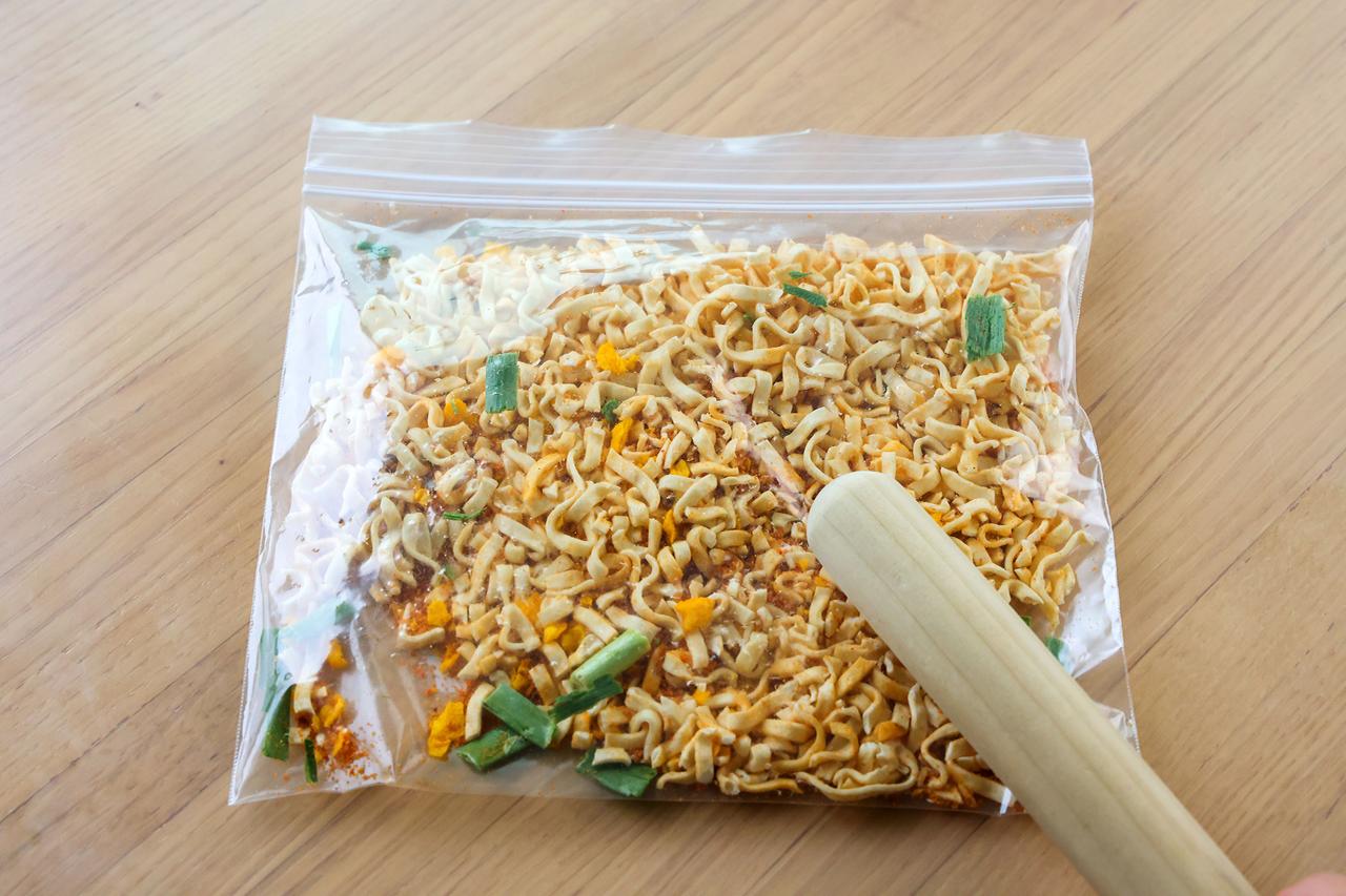 画像2: ●アレンジレシピ①「ファミマル あさりとキムチ味 チゲうどん」×「炒飯」で「やみつきチゲうどん炒飯」