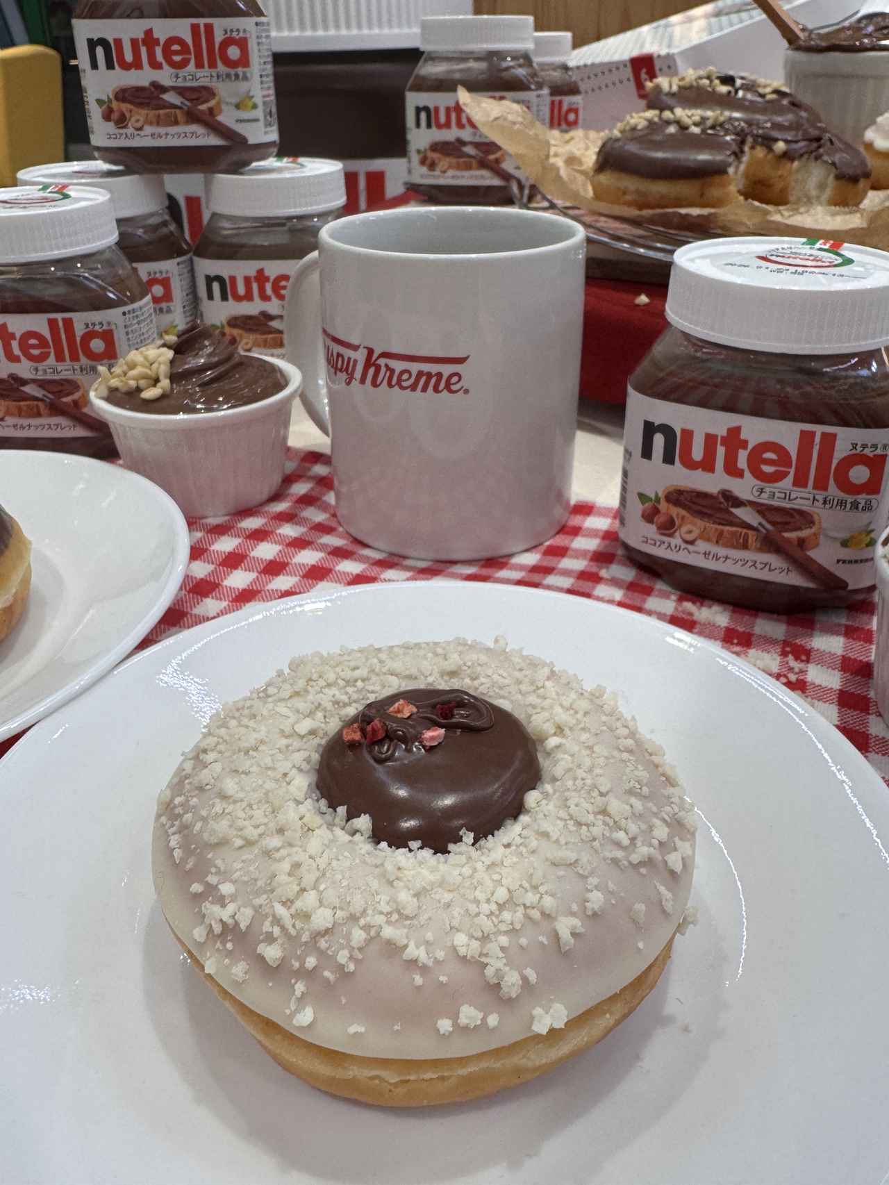 画像: 『ホワイトチョコ タルト with NUTELLA® 』 【販売期間】2025年11月1日（土）～11月中旬頃　※なくなり次第終了 【販売価格】378円（イートイン385円）