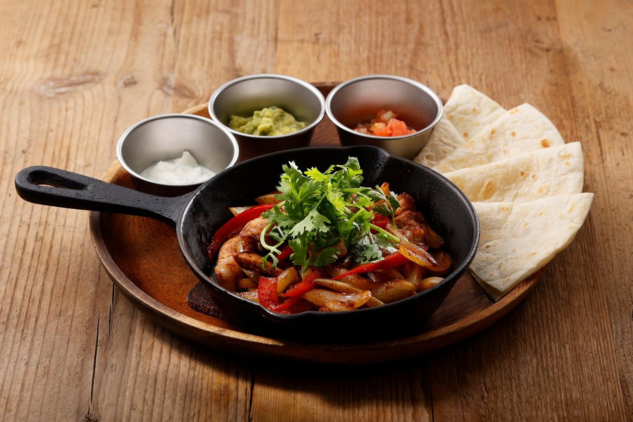 画像: 国産豚と野菜のポーク・ファヒータ 2,380円