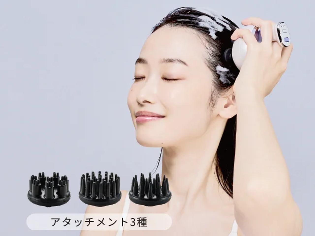 画像: 特長1. もみ × EMS × ストレッチの“狭く深く”設計 こわばった頭皮に「解きほぐす」「起こす」「巡らせる」ことにこだわり、ディープポイントモーションを採用。ドクターエアならではのもみとEMS、ストレッチを組み合わせて悩みの多い頭皮に働きかけます。 特長2. IPX7相当だから、自宅でヘッドスパサロン感覚 コンパクト設計に定評あるドクターエアらしく、約230gという圧倒的な軽さを実現。腕を上げなければならない頭皮ケアでも疲れない軽さで、毎日続けたくなるハンディサイズ。頭皮に蓄積した汚れをかきだし、マッサージ効果で血流をサポートするから、ふっくら健康的な頭皮へ。 特長3. ふんわり立ち上がる髪で、表情もしなやか 夏は皮脂や汗でべたつき、冬は寒さでこわばる…過酷な頭皮環境では、髪が細くなったり、ぺたんとつぶれてしまいがちに。ほぐしやもみ、ストレッチを取り入れることで頭皮がクリーンに整うだけでなく、ふんわりと立ち上がる髪を目指せるように。頭皮のニオイが気になる思春期やシニア期、頭や顔の緊張が気になる方のケアとしてもおすすめです。