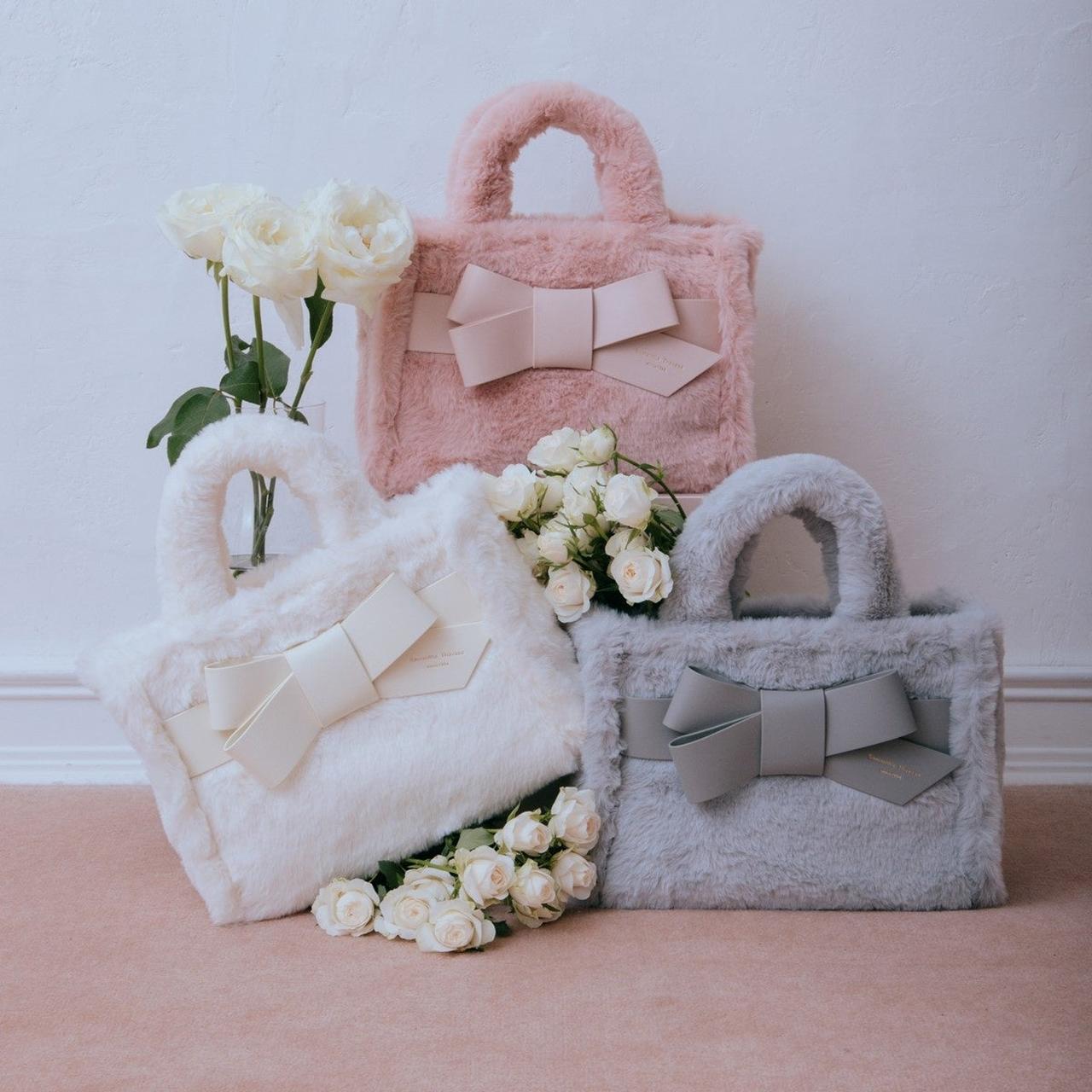 画像: 上品なリボンが印象的なファーバッグ