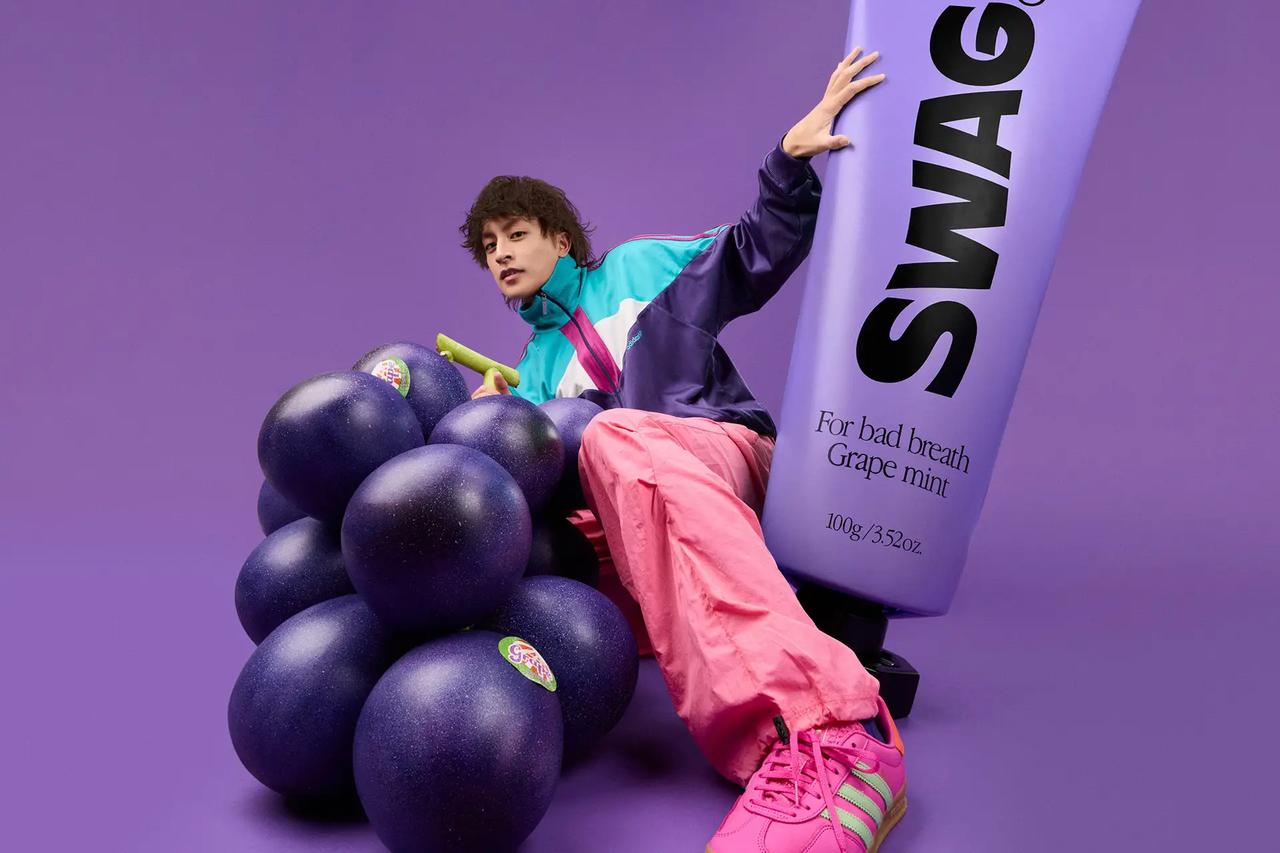画像: 商品名：SWAG TOOTH PASTE FOR BAD BREATH GRAPE MINT （スワッグ トゥース ペースト フォー バッド ブレス グレープ ミント） 発売日：10月1日より順次発売 ※一部店舗では9月下旬から販売開始。 容量：100g 価格：1,430円（税込） 販売場所：各ECサイト、全国のバラエティストア、全国のドラッグストア