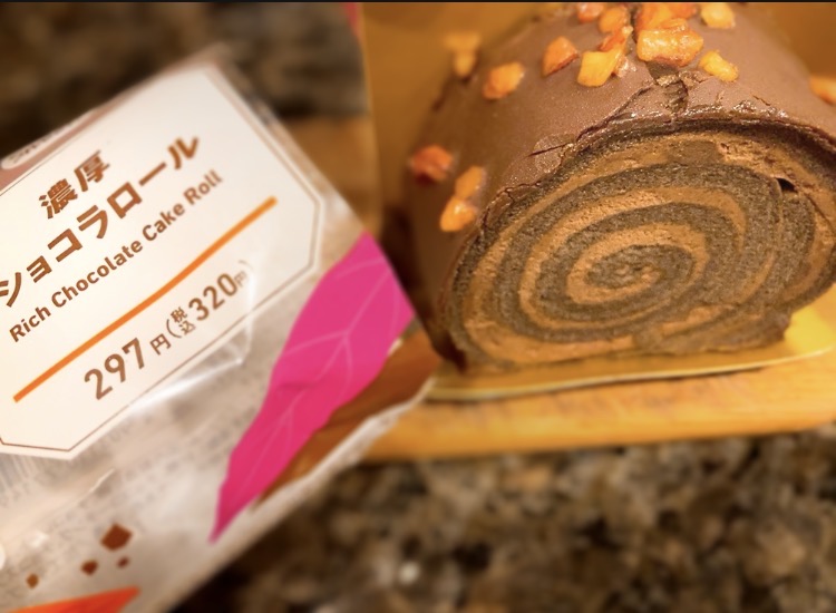 画像2: え、まだ食べてない?!「ファミマがチョコだらけ!」
パワーアップした、ひとくちで3度楽しめる絶品スイーツを実食♡