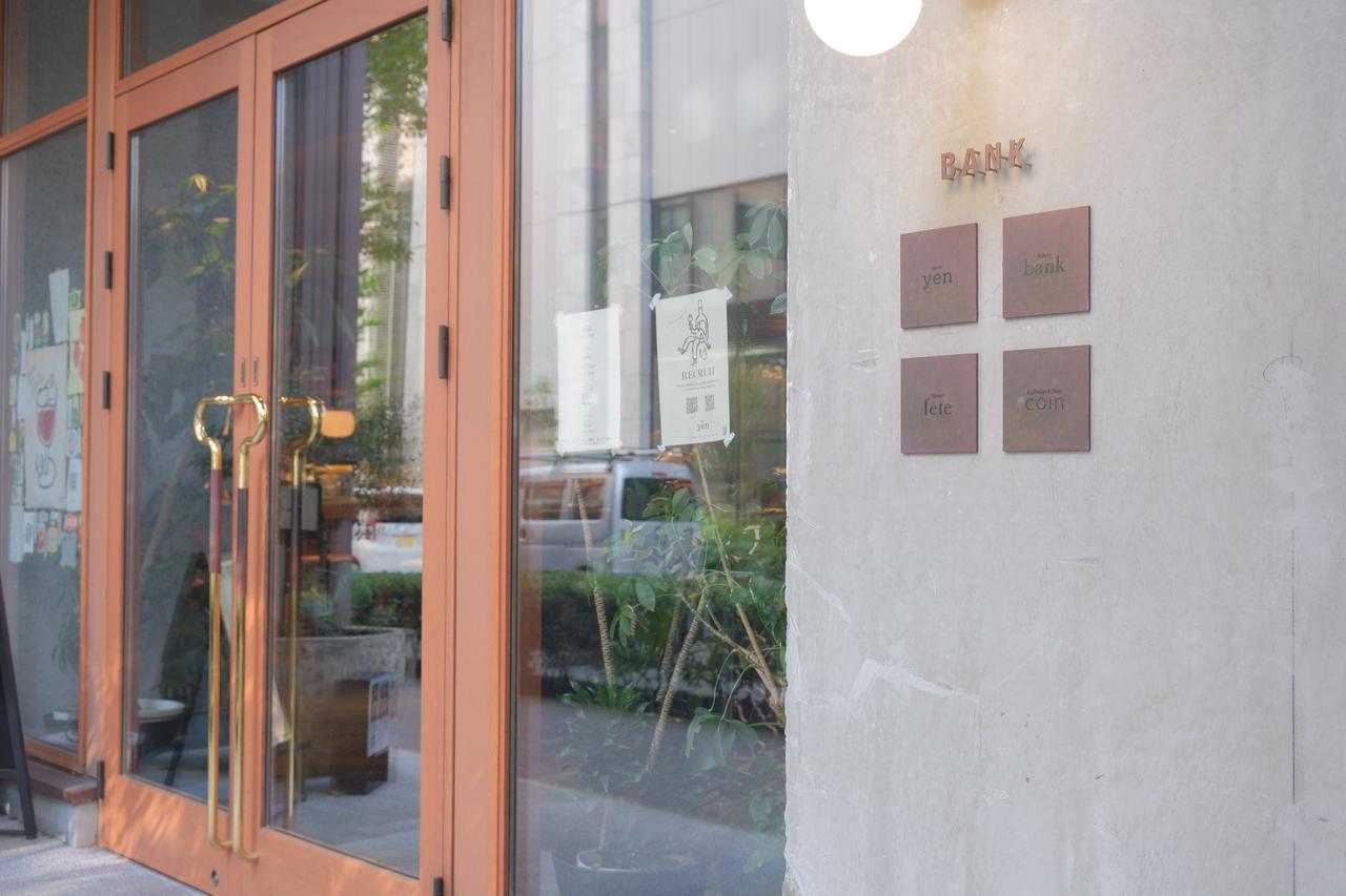 画像: bank 日本橋兜町の旧銀行跡にある複合ショップで、ベーカリー、ビストロ、カフェ・バー、インテリアショップ、フラワーショップが集結。どちらもおしゃれな空間。銀行跡の名残もあるのでこちらも要チェック♪