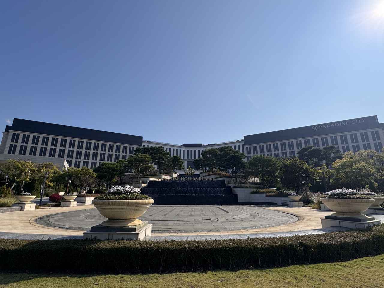 画像1: 一歩足を踏み入れた瞬間、アートの世界へ