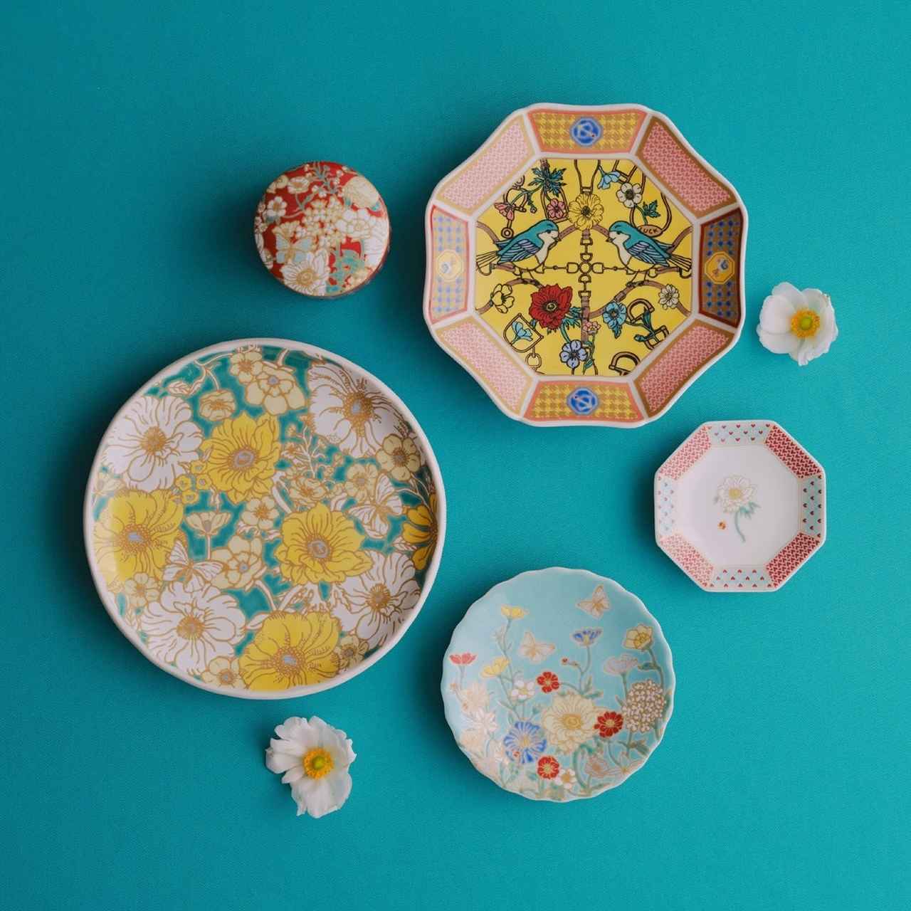 画像: 大皿九谷焼 \5,940、珍味入れ九谷焼 \3,300※一部店舗・公式オンラインストア限定、小皿九谷焼 \2,200、中皿九谷焼 \4,840、豆皿九谷焼 \1,650