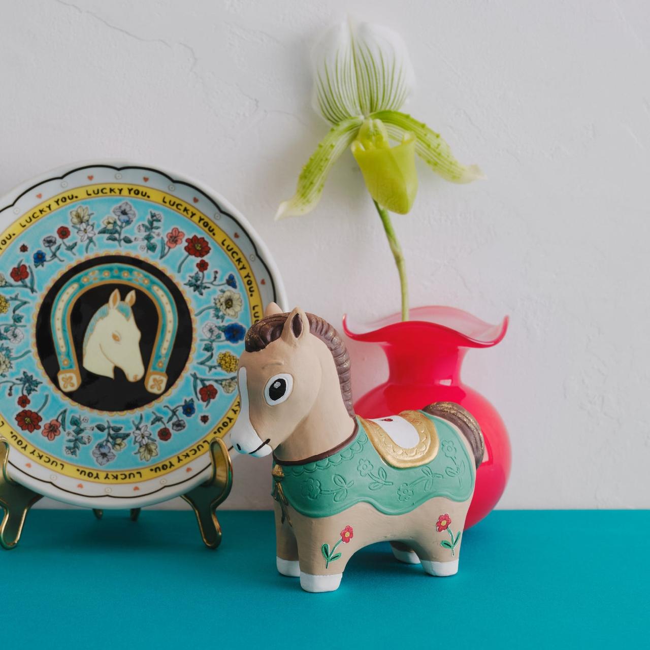 画像: 大皿九谷焼 \5,940、招き猫(午) \7,150※公式オンラインストア限定