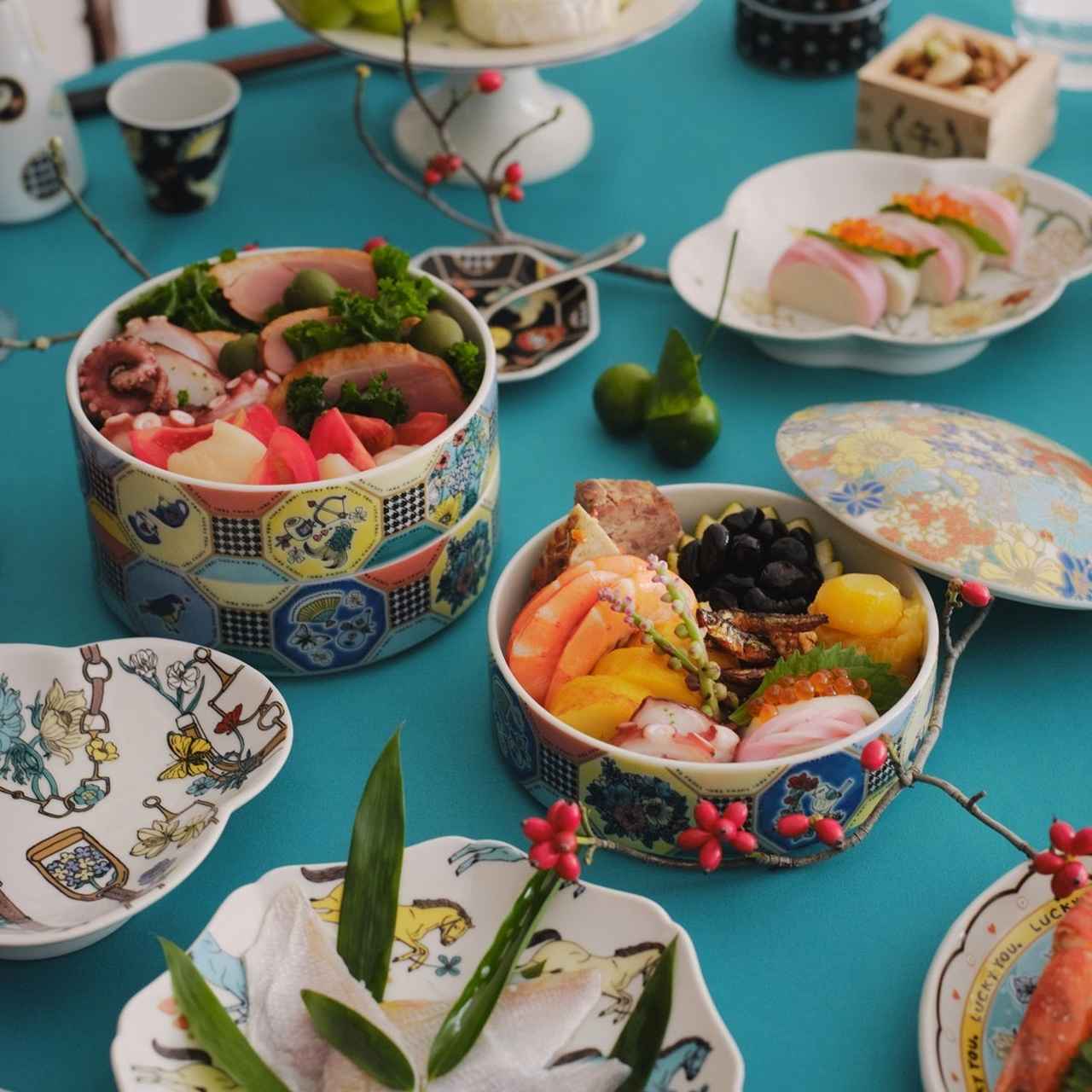 画像: 三段重九谷焼 \19,800※一部店舗・公式オンラインストア限定、中鉢九谷焼 各\4,840、中皿九谷焼 \4,840、豆皿九谷焼 \1,650、五勺枡 \990、酒杯九谷焼 \1,650