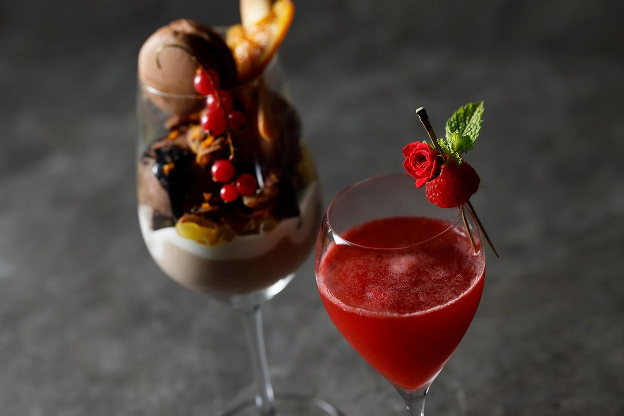 画像: フランボワーズとバラのシャンパンカクテル ¥2,600