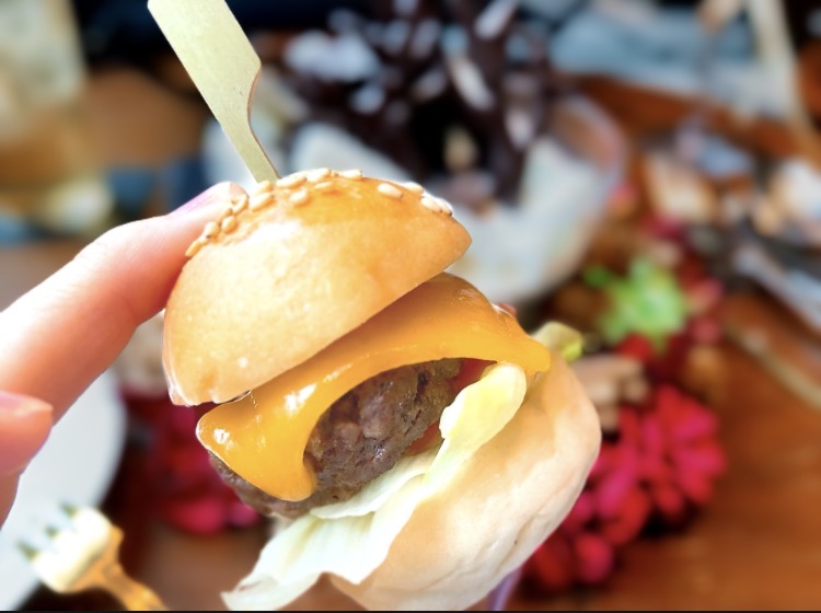 画像16: 【試食レポ】サンタさんが大ピンチ?!テラスでもいただける、あのホテルのクリスマスアフタヌーンティーが可愛すぎ♡