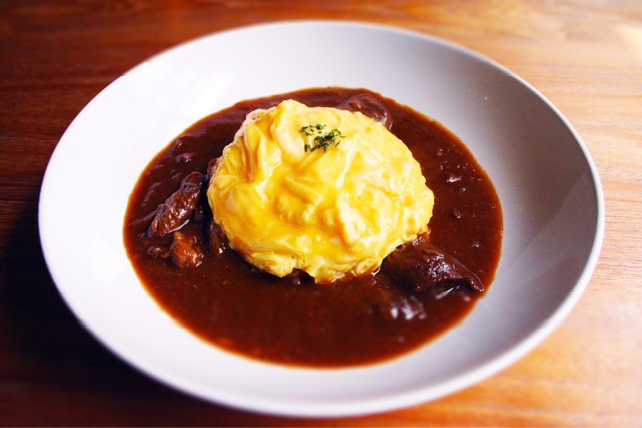 画像: おすすめメニュー③：牛スジシチューのオムライス