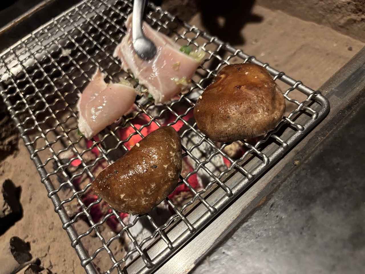 画像2: 地鶏鶏焼き盛り合わせ：京都産京紅地鶏のネギ焼き／地鶏ホルモン自家製みそ焼き／ジャンボ椎茸