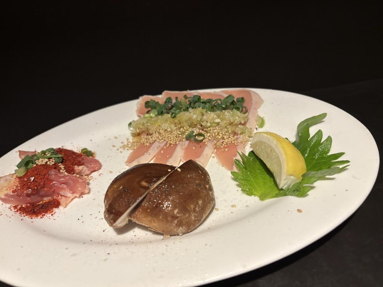 画像1: 地鶏鶏焼き盛り合わせ：京都産京紅地鶏のネギ焼き／地鶏ホルモン自家製みそ焼き／ジャンボ椎茸