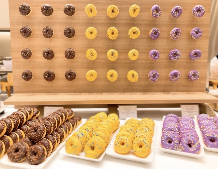 画像: カラフルなミニドーナツ