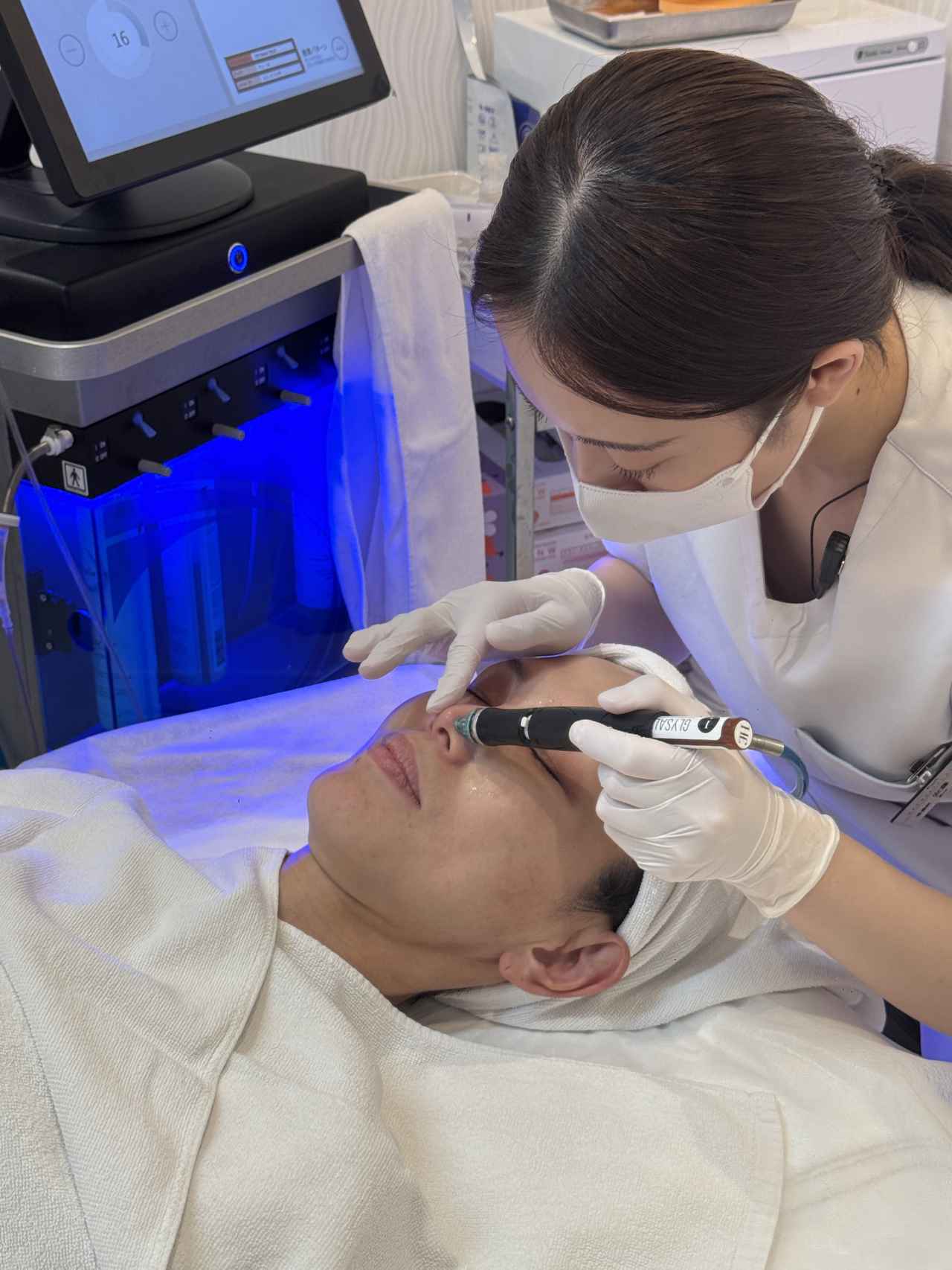 画像: 丁寧に毛穴の汚れを3STEPで落としていきます。