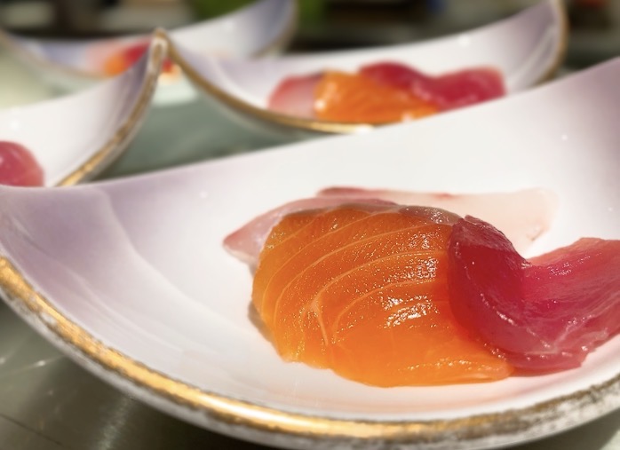 画像: 新鮮なお刺身も