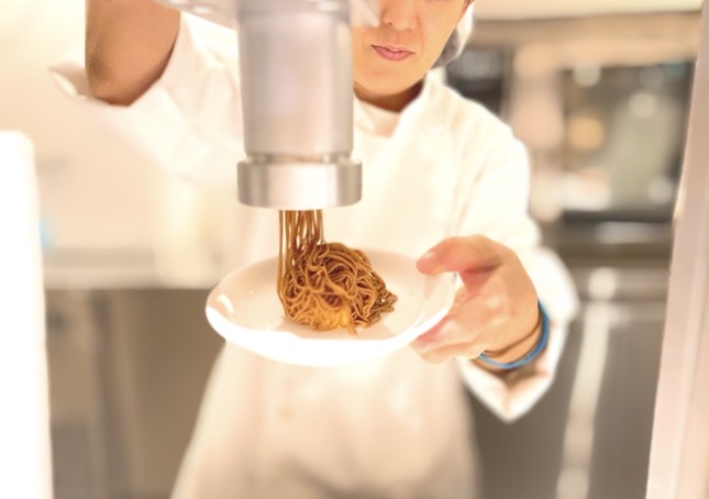 画像: モンブランは絞り立て