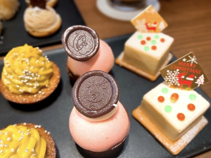 画像9: ホリデーシーズンに乾杯！スパークリングで始まる、「フェスティブ・アフタヌーンティー」をホテルのラウンジ空間で♡