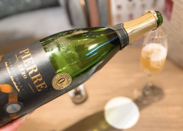 画像1: ホリデーシーズンに乾杯！スパークリングで始まる、「フェスティブ・アフタヌーンティー」をホテルのラウンジ空間で♡