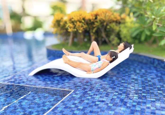 画像: 子供も楽しめる浅いプールも