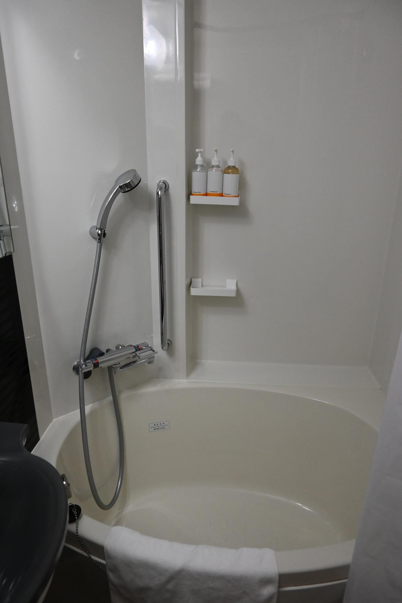 画像2: 客室：楕円型バスタブで癒しのバスタイム