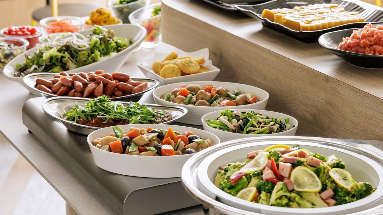 画像: 朝食：「Beluga Café」で和洋バイキング