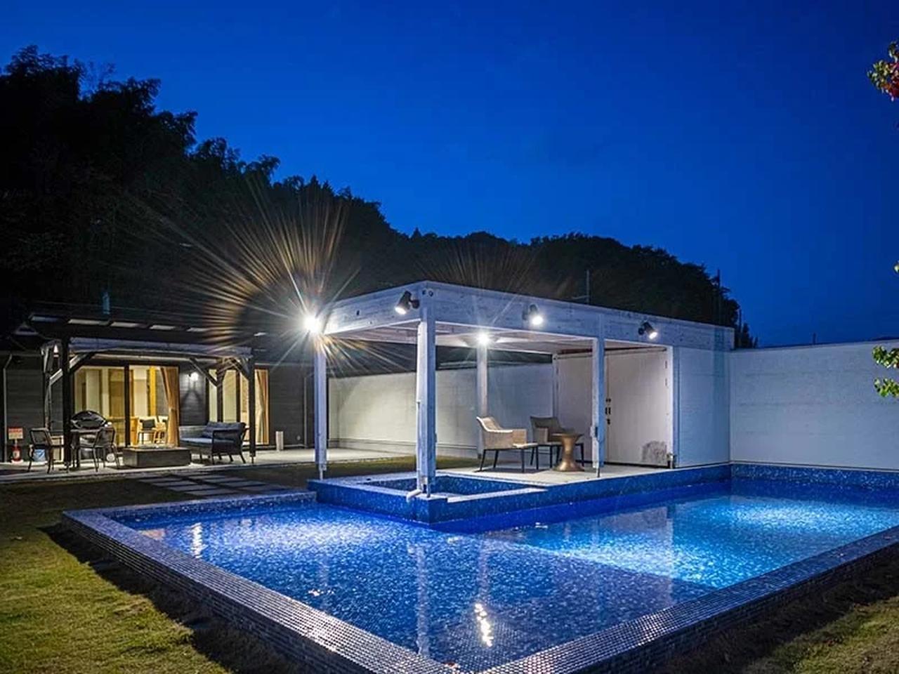 画像: 露天風呂でも温泉を楽しめるジャグジー付きの設備