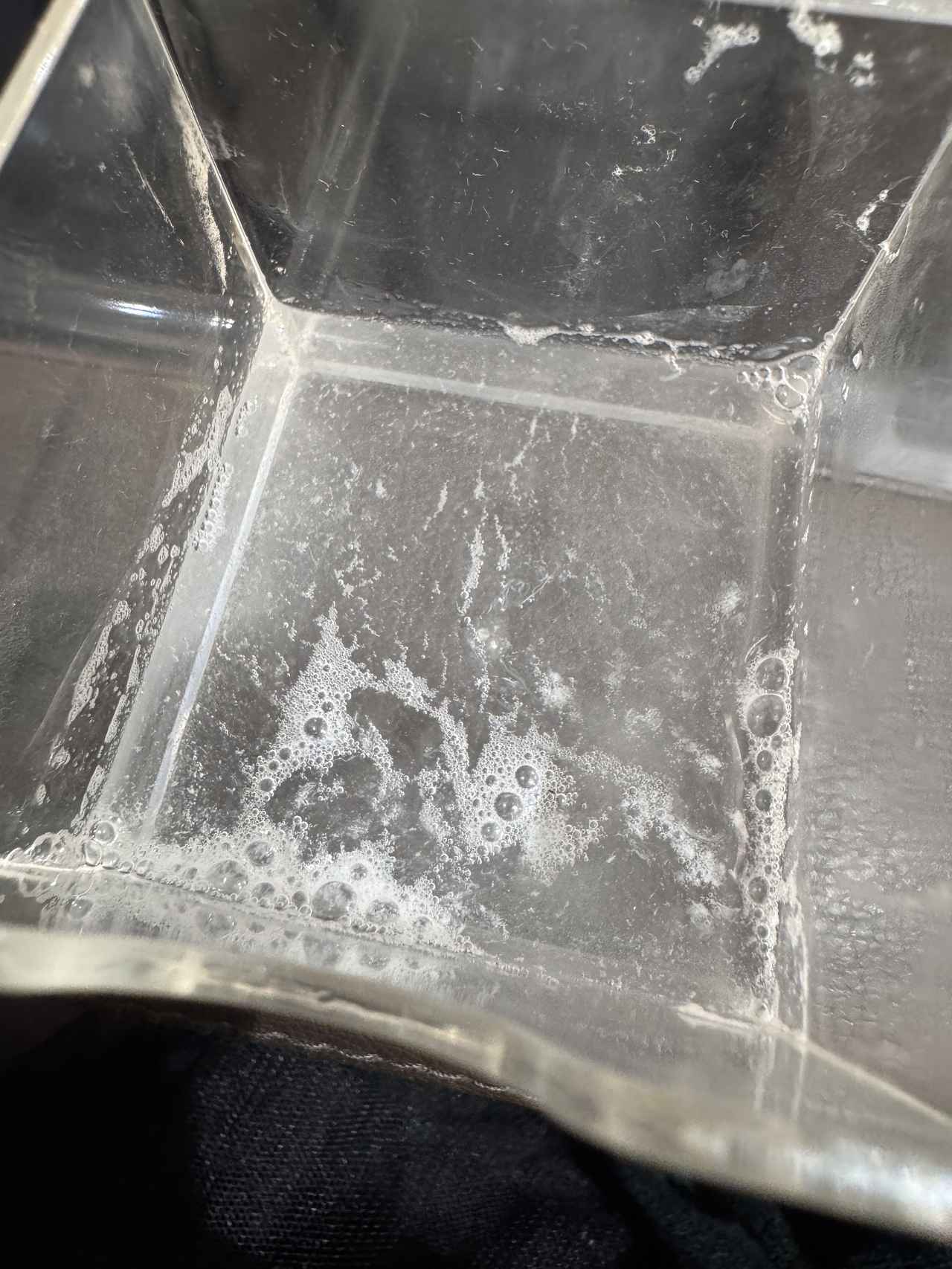 画像: 炭酸で洗い流すことで出た頭皮の汚れ