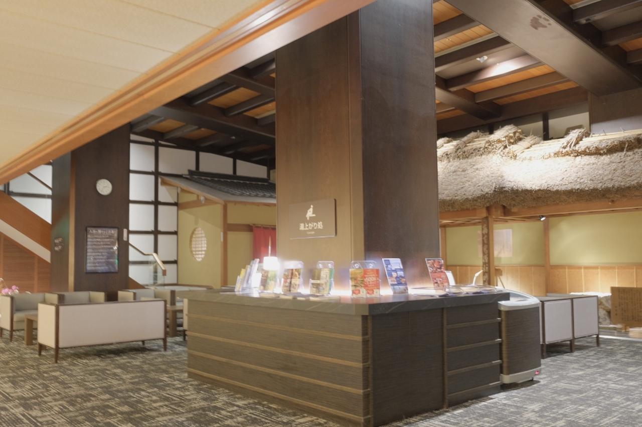 画像1: ドリンク片手にくつろげるプレミアムラウンジ