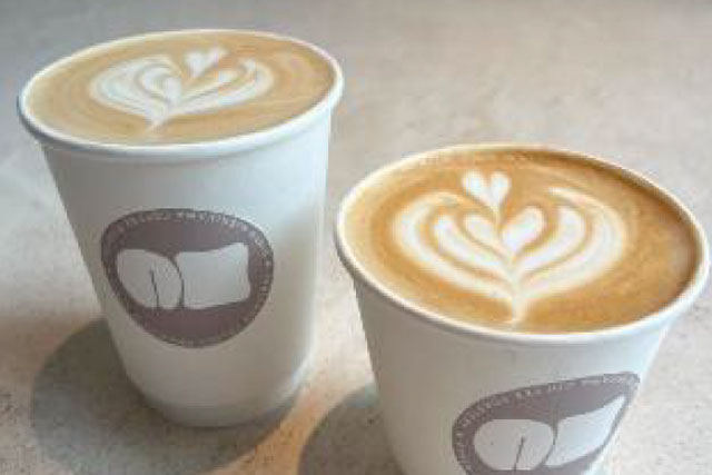 画像: 鮮度の良い煎りたてのコーヒー、焼きたての食パン