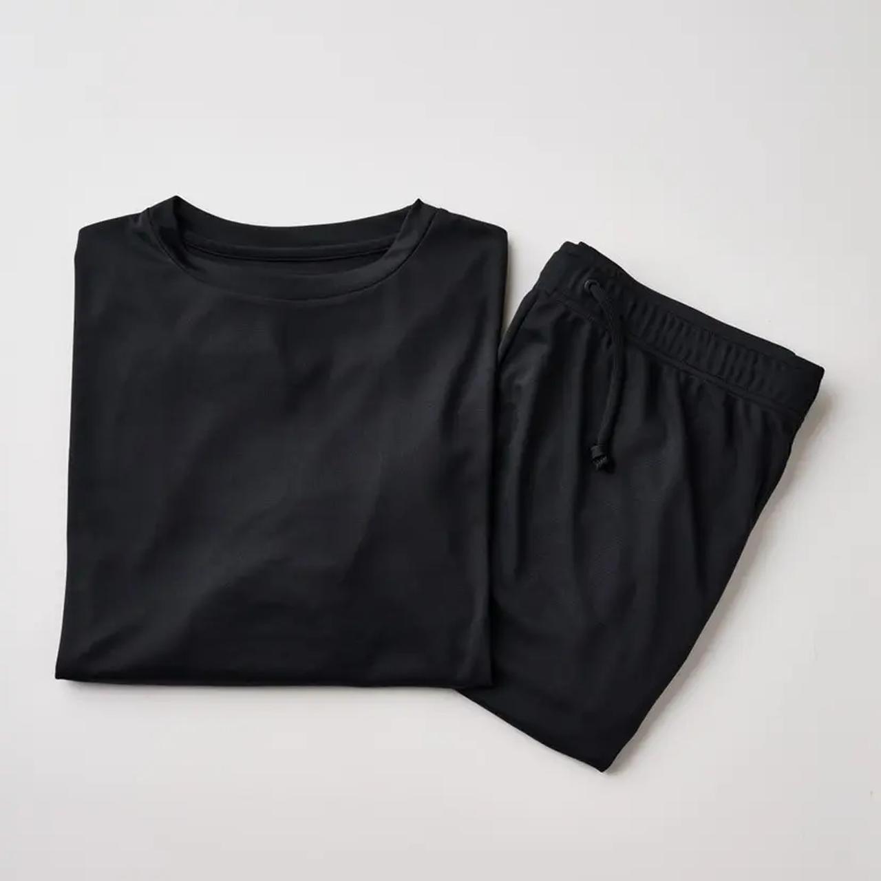 画像: YOKUNERU 【価格】 単品価格7,450円(税込) 上下価格14,900円（税込） ※先行販売楽天限定価格：上下セット8,900円（税込） 【発売日】 11/19（水）販売開始（楽天市場・自社EC） ※フォーエル一部店舗では、11月29日（土）に発売開始 【サイズ展開】 XS.S.M..L..LL ※XSサイズは、ブラックのみの販売となります。 ※フォーエル一部店舗では、３L～５Lを展開しております。 【カラー展開】 ホワイト、ブラック