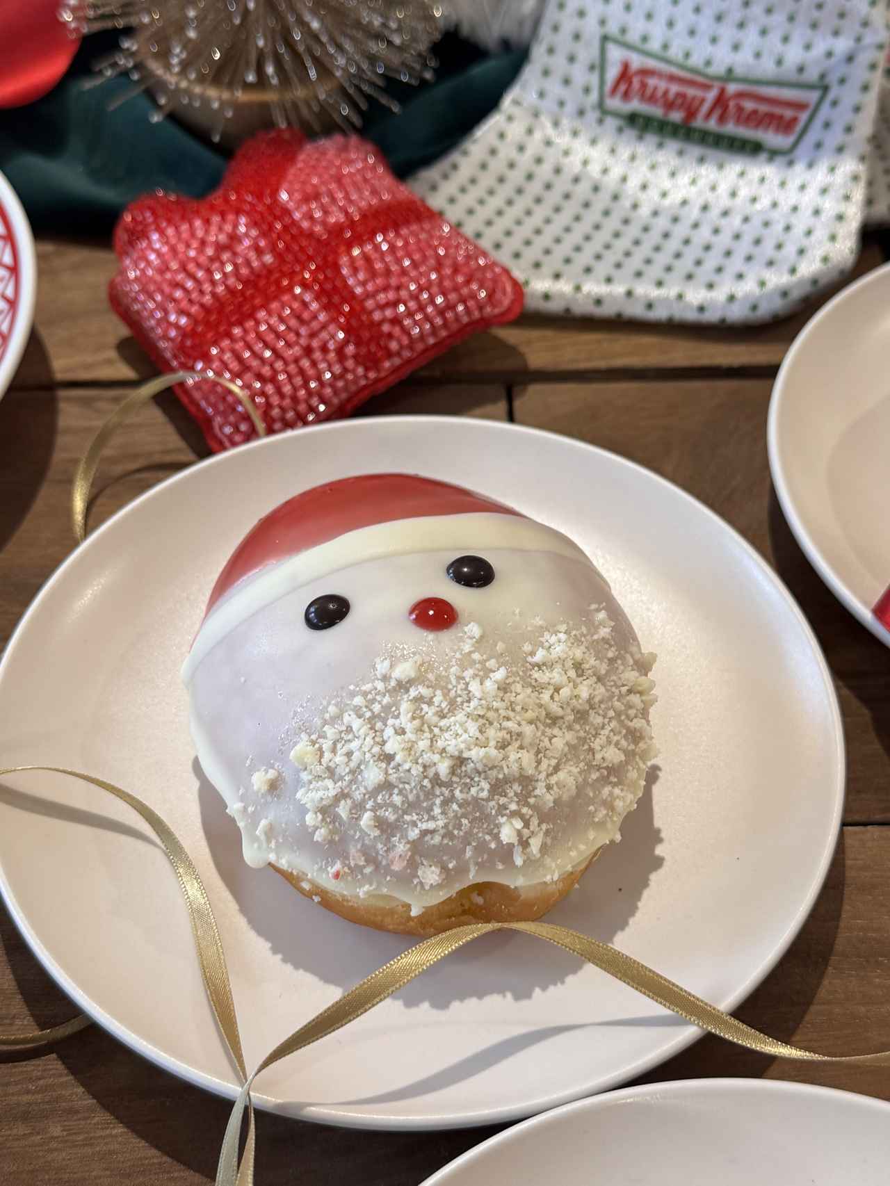 画像: 『サンタ カスタード』 【販売期間】2025年11月19日（水）～12月25日（木） ※12月23日(火)～25日（木）の期間、単品販売は行っておりません。 【販売価格】378円（イートイン385円）